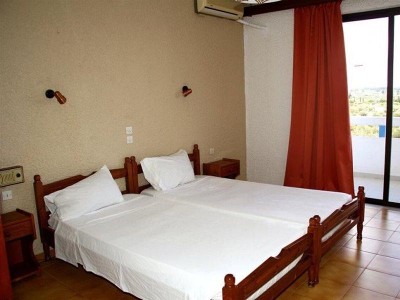 Aparthotel Karavos 2*